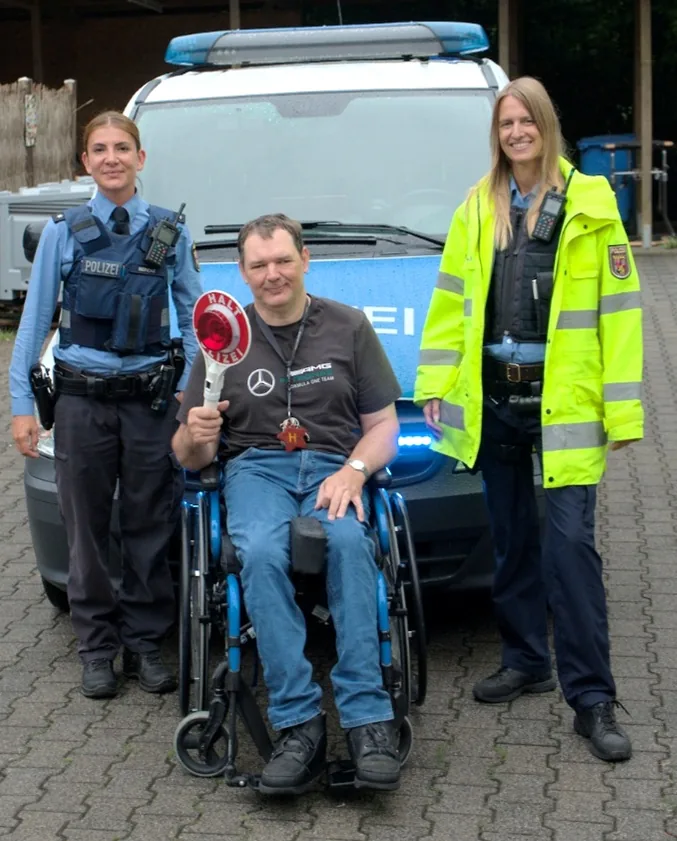 Ein Streifenwagen voller Freude