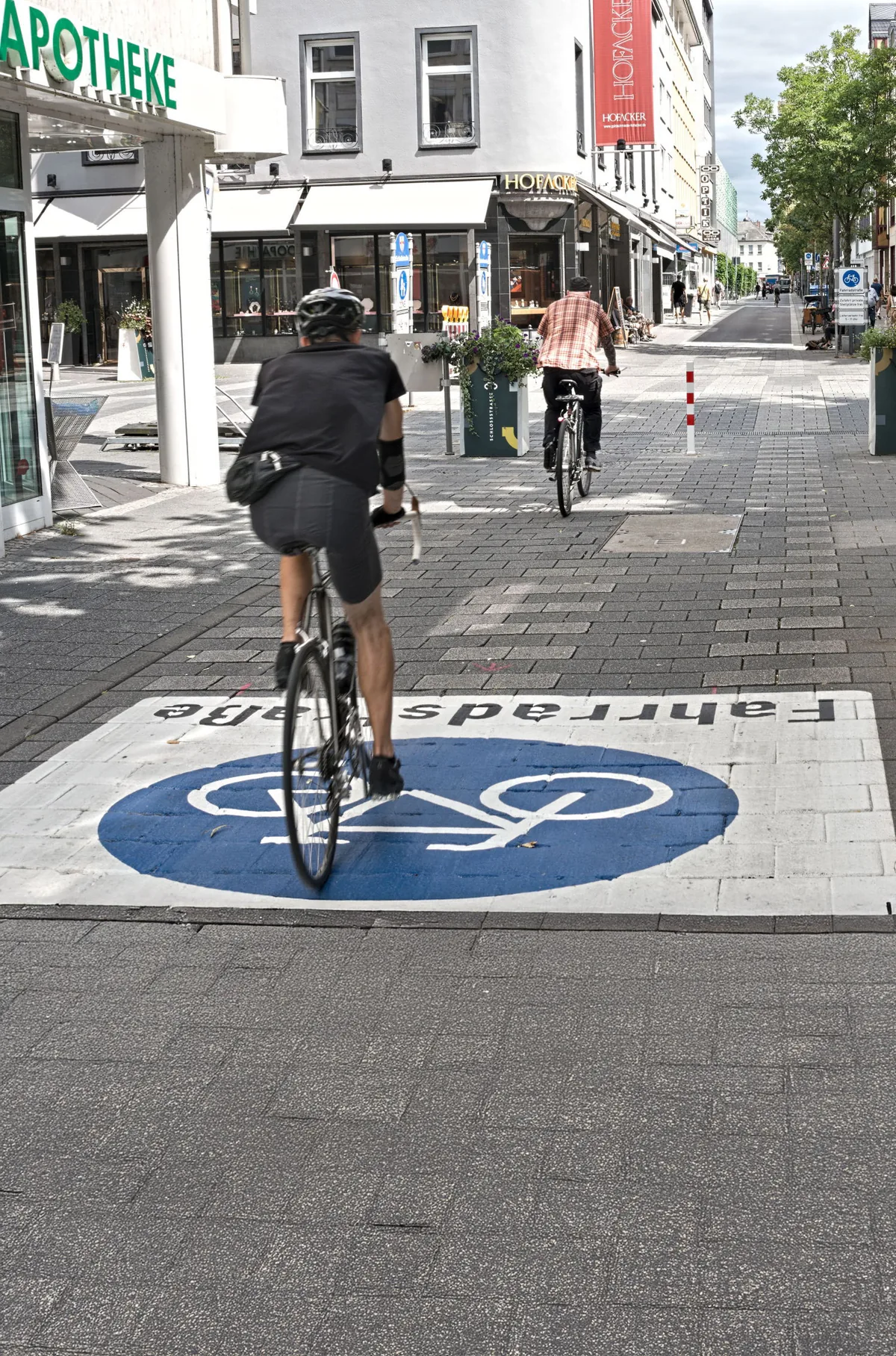 Neue Regelungen in der Schloßstraße: Mehr Raum für Fußgänger und Radfahrer