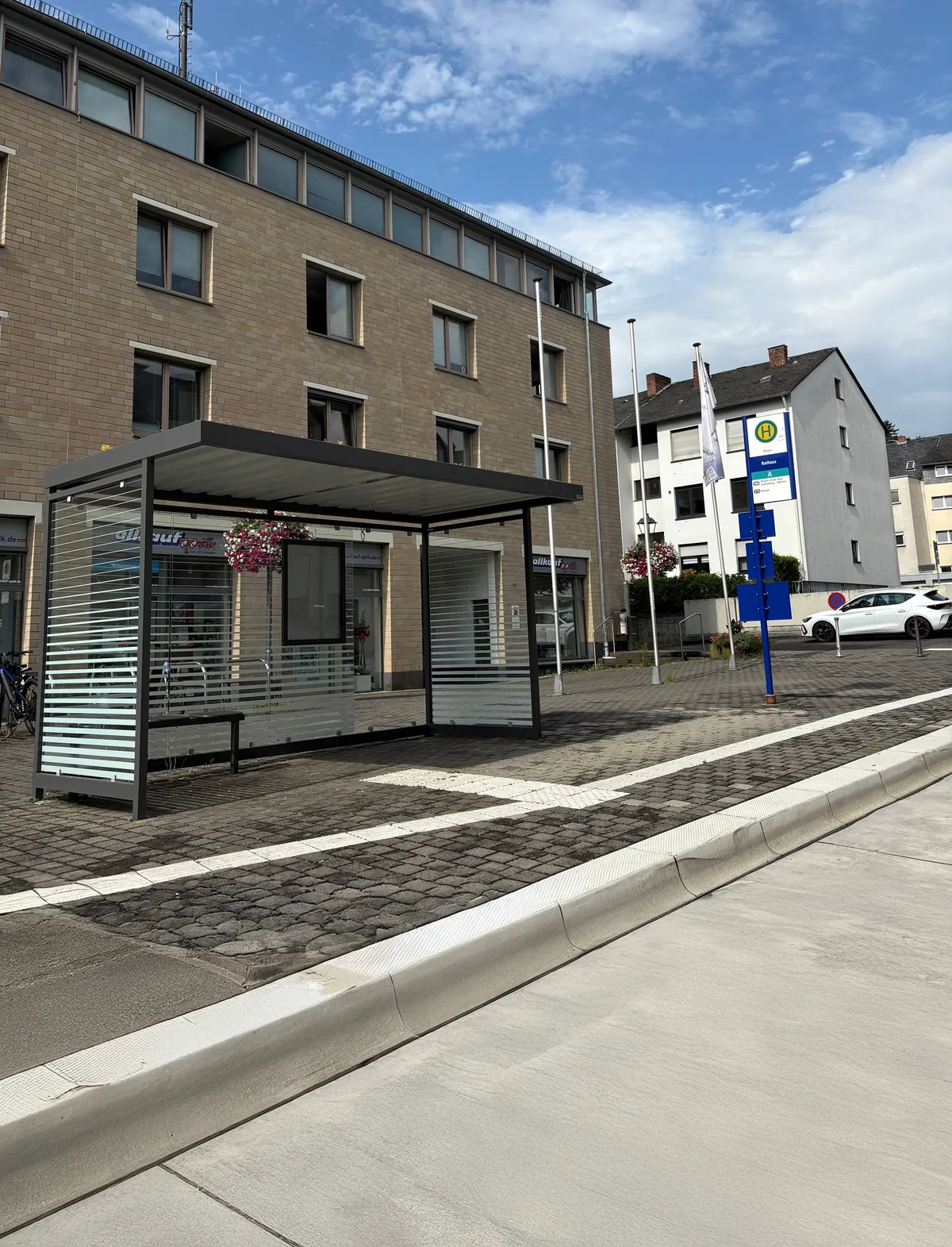 Barrierefreier Ausbau der Bushaltestellen in Mayen schreitet weiter voran