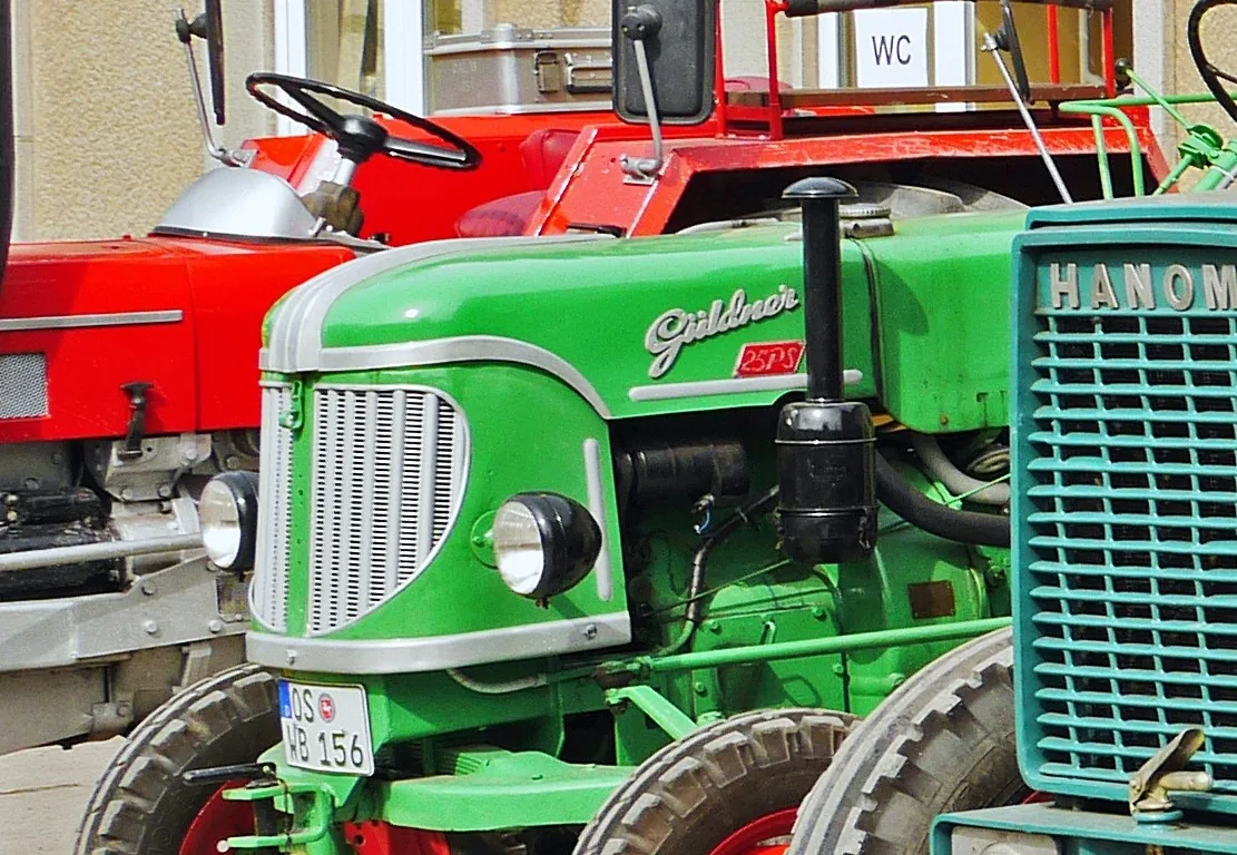 26-Jähriger erfüllt sich Kindheitstraum von historischem Traktor