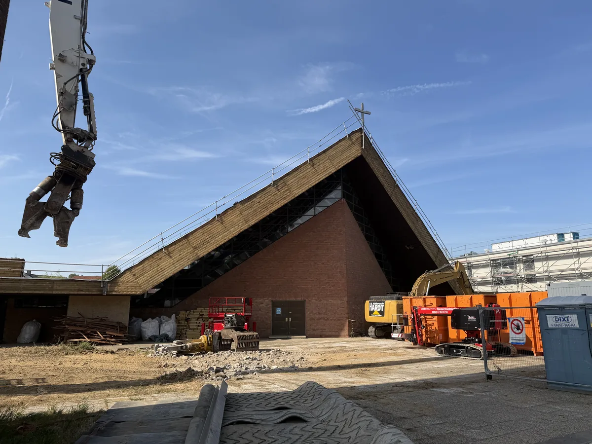 Eine besondere Kirche wird abgerissen 