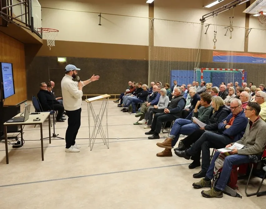 Über 200 Menschen diskutieren  über die Zukunft des Ortes